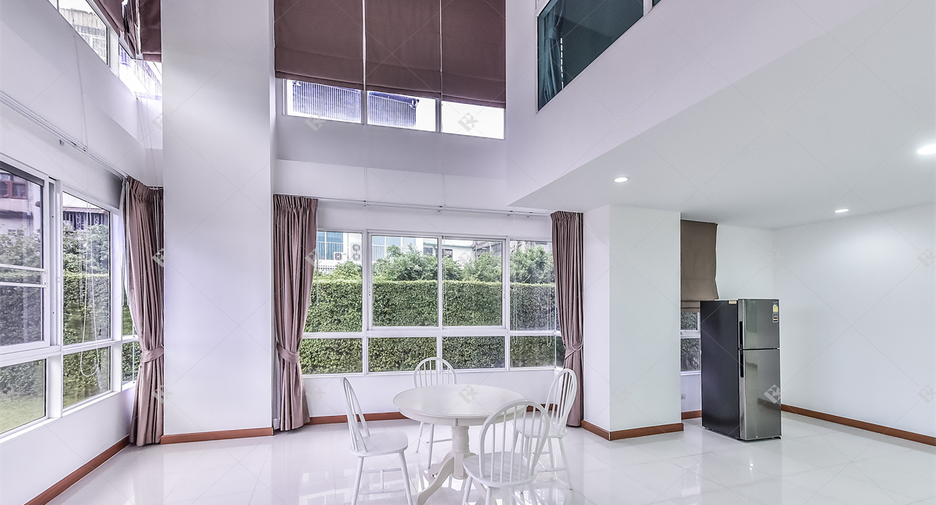 Wohnung zur Miete mit 3 Zimmer in Yan Nawa, Bangkok