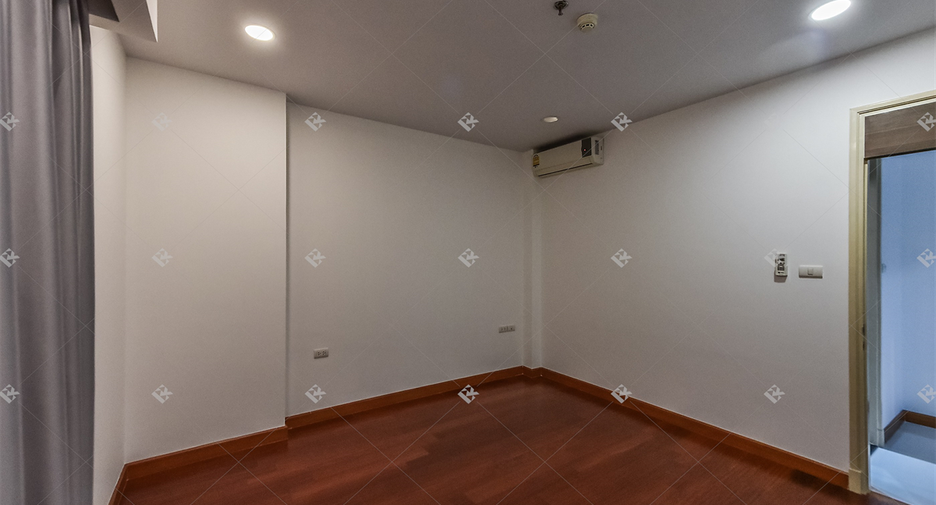Wohnung zur Miete mit 3 Zimmer in Yan Nawa, Bangkok
