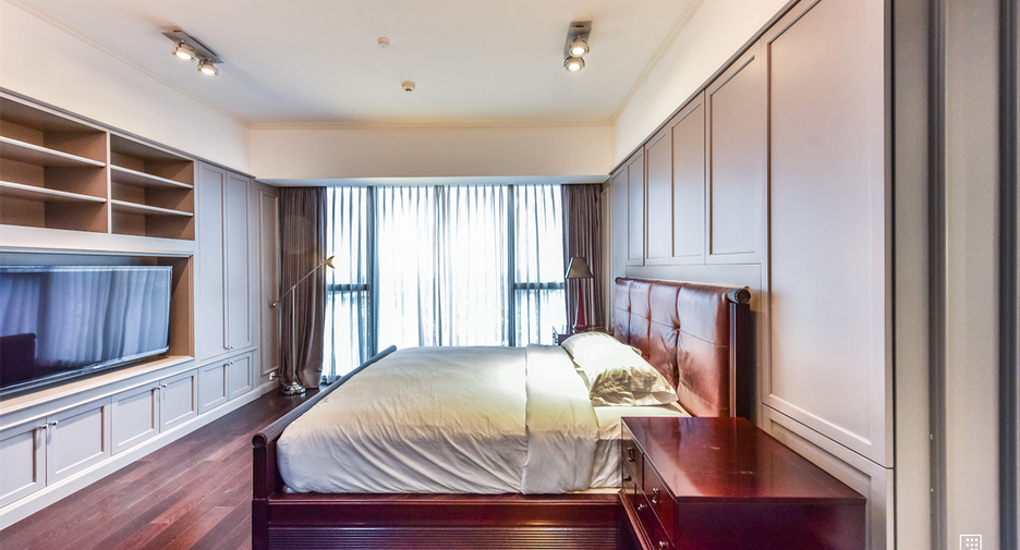 For rent 4 bedrooms condo in Sathon, Bangkok