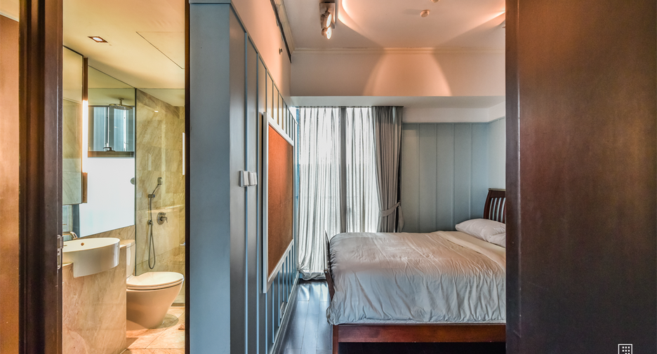 For rent 4 bedrooms condo in Sathon, Bangkok