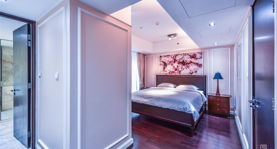 For rent 4 bedrooms condo in Sathon, Bangkok