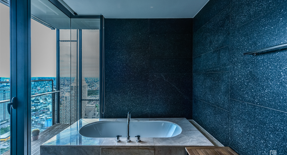 For rent 4 bedrooms condo in Sathon, Bangkok