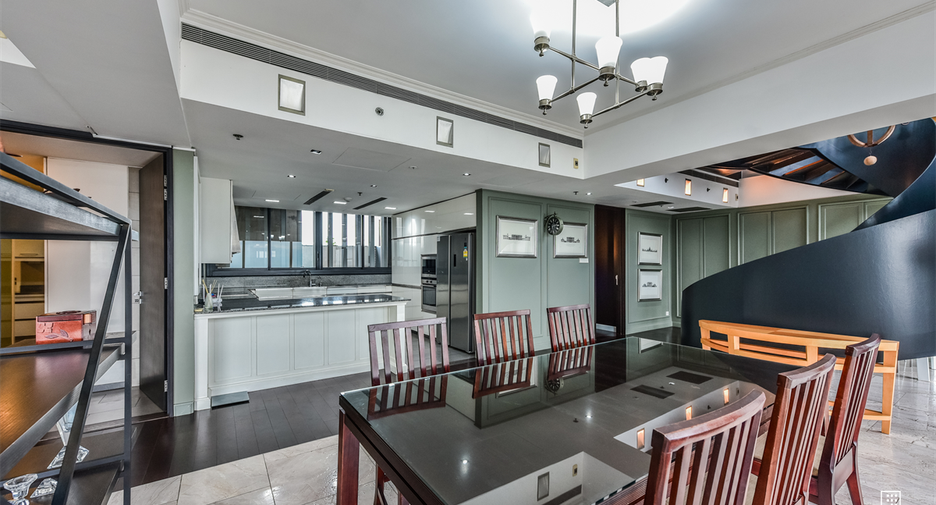For rent 4 bedrooms condo in Sathon, Bangkok