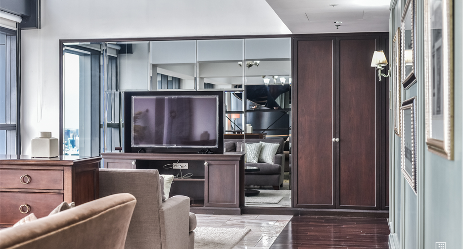 For rent 4 bedrooms condo in Sathon, Bangkok