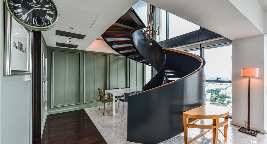 For rent 4 bedrooms condo in Sathon, Bangkok