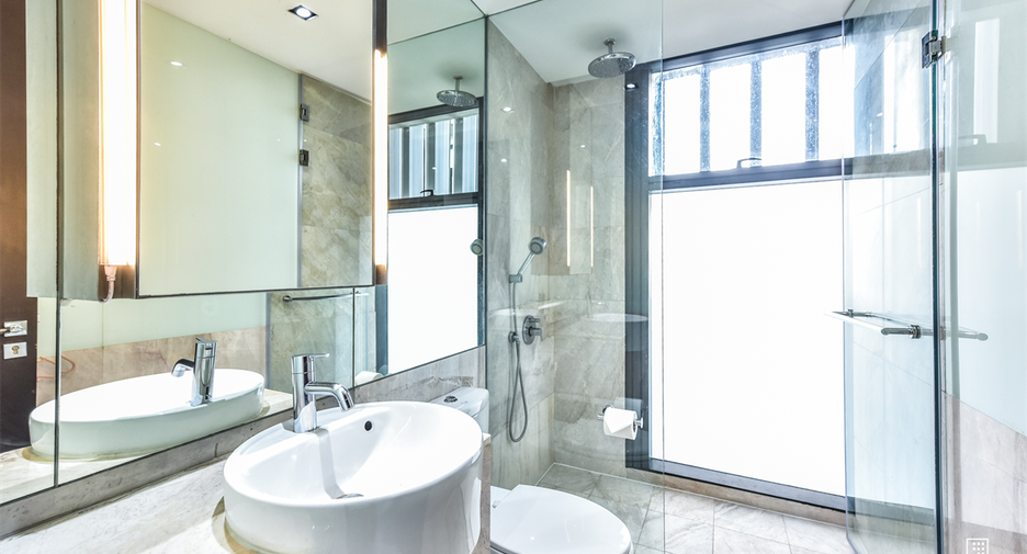 For rent 4 bedrooms condo in Sathon, Bangkok