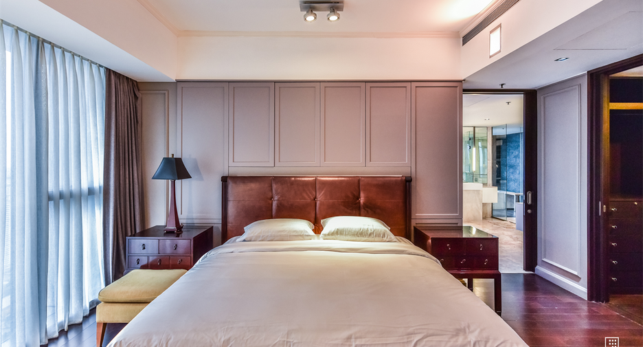 For rent 4 bedrooms condo in Sathon, Bangkok