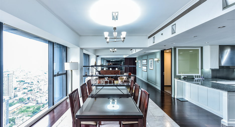 For rent 4 bedrooms condo in Sathon, Bangkok