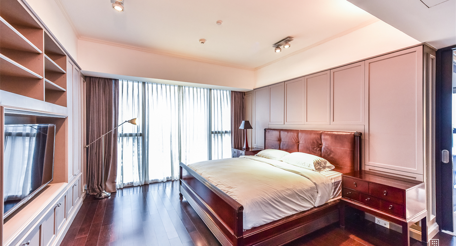 For rent 4 bedrooms condo in Sathon, Bangkok