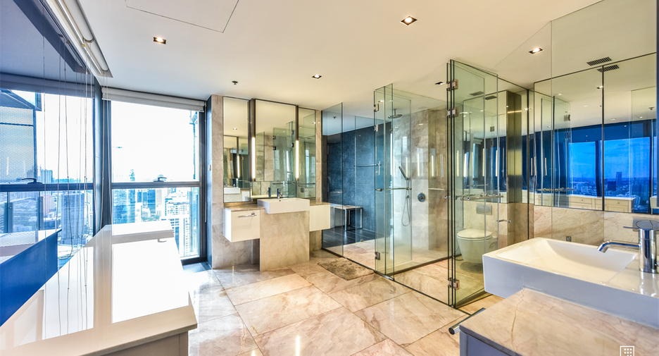 For rent 4 bedrooms condo in Sathon, Bangkok