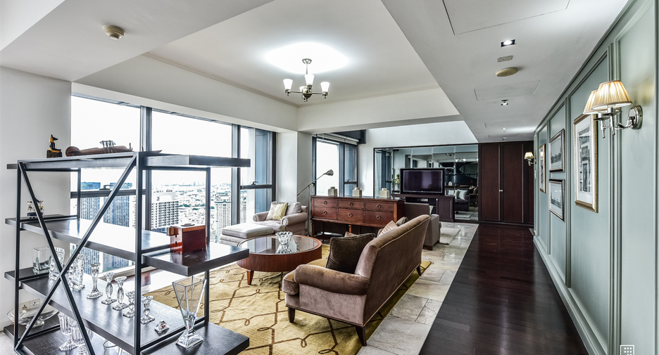 For rent 4 bedrooms condo in Sathon, Bangkok