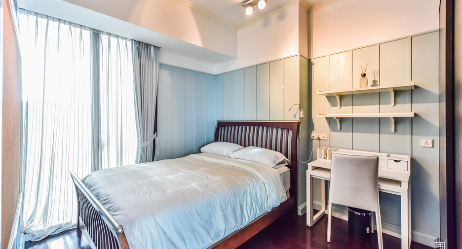 For rent 4 bedrooms condo in Sathon, Bangkok