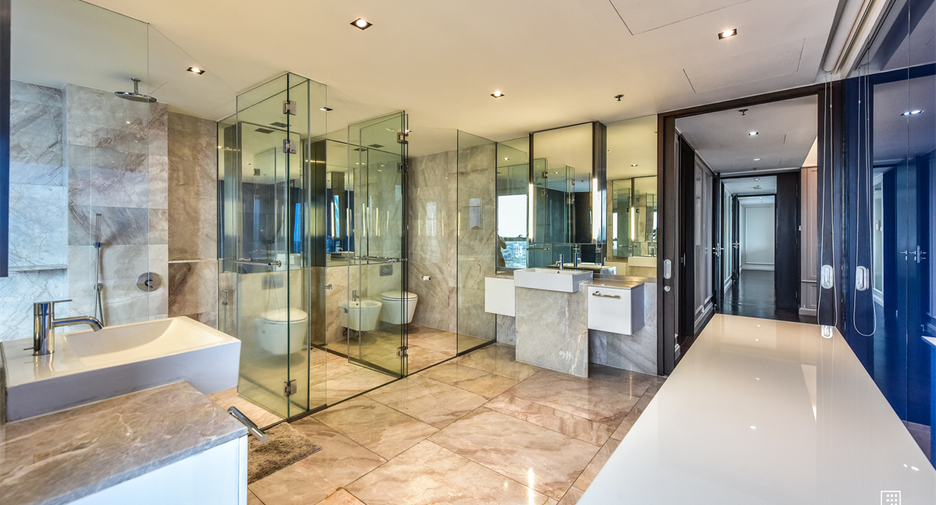 For rent 4 bedrooms condo in Sathon, Bangkok