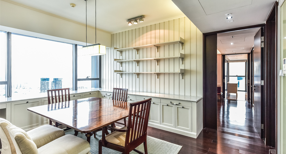 For rent 4 bedrooms condo in Sathon, Bangkok