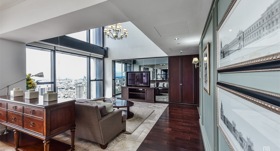 For rent 4 bedrooms condo in Sathon, Bangkok