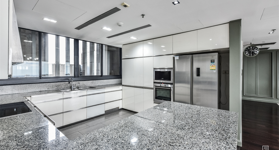 For rent 4 bedrooms condo in Sathon, Bangkok