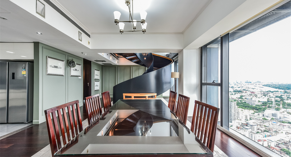 For rent 4 bedrooms condo in Sathon, Bangkok