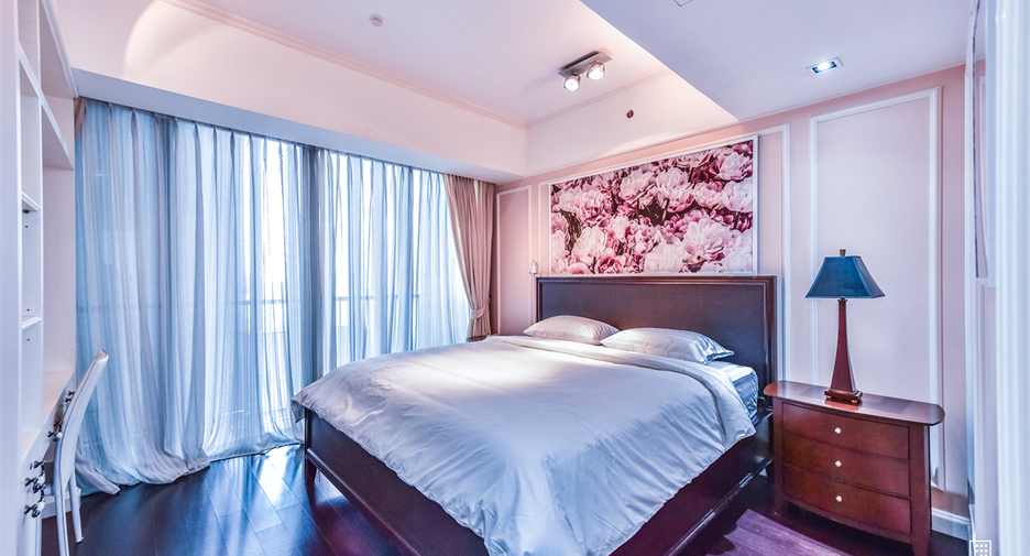 For rent 4 bedrooms condo in Sathon, Bangkok