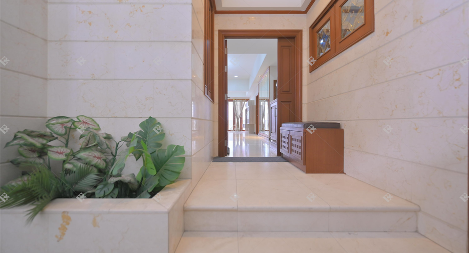 Condo en alquiler de 2 habitaciones en Khlong Toei, Bangkok
