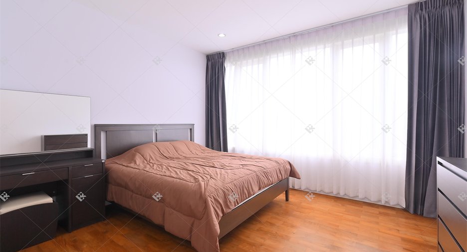 For rent 2 bedrooms condo in Khlong Toei, Bangkok