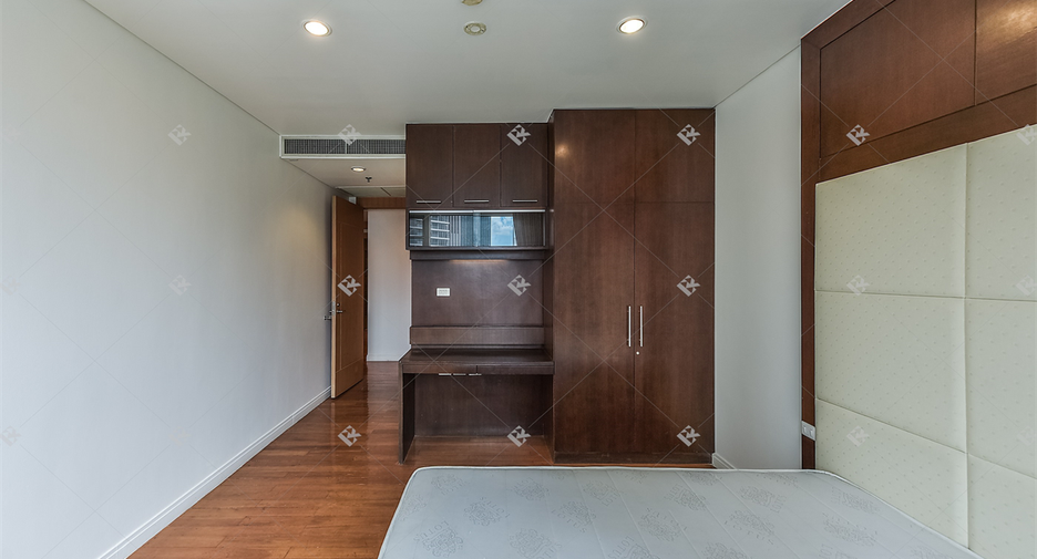 Condo en alquiler de 3 habitaciones en Sathon, Bangkok