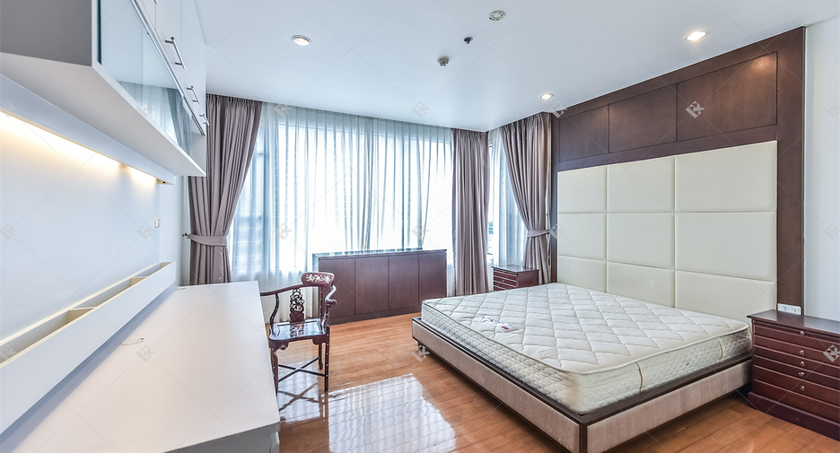 Condo en alquiler de 3 habitaciones en Sathon, Bangkok