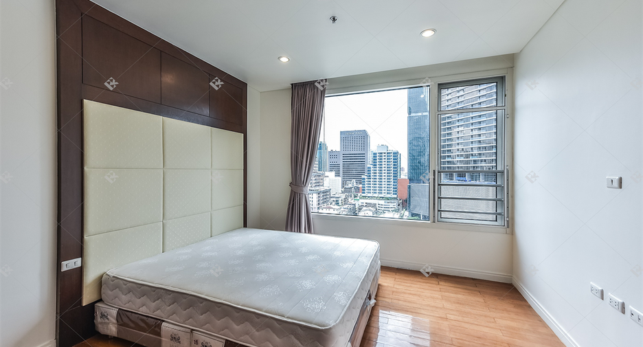 Condo en alquiler de 3 habitaciones en Sathon, Bangkok