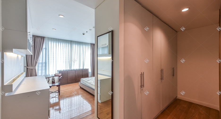 Condo en alquiler de 3 habitaciones en Sathon, Bangkok