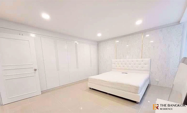 À louer 3 chambres condo à Khlong Toei, Bangkok