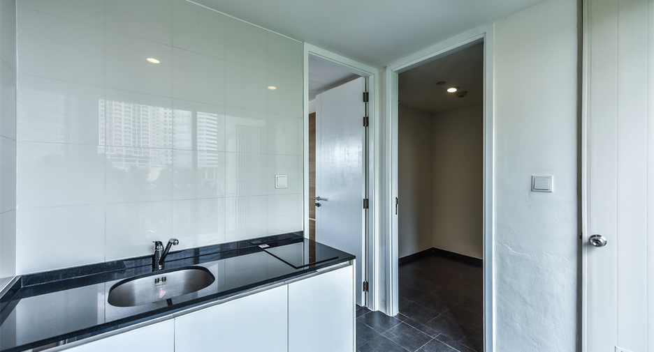 For rent 3 ベッドルーム condo in Si Racha, Chonburi