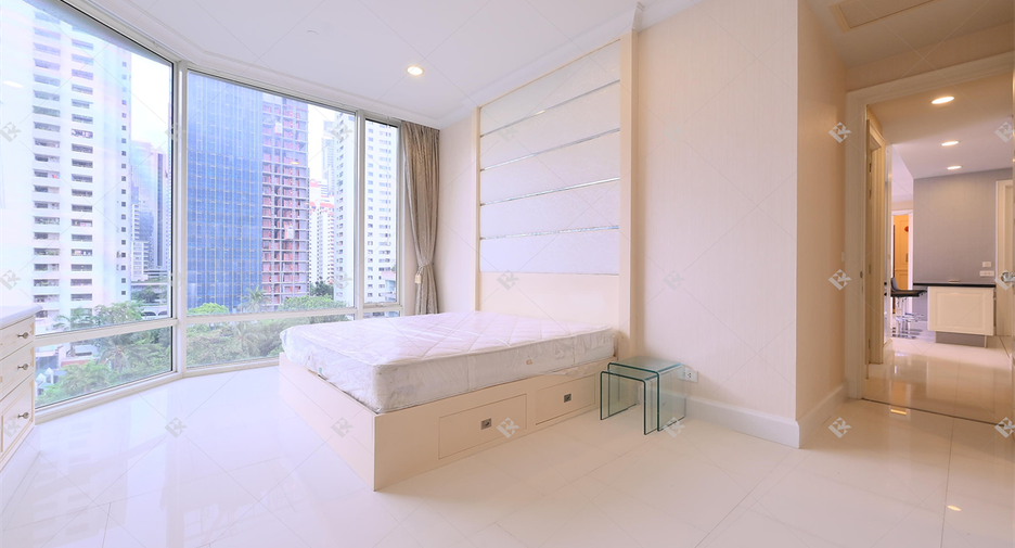 For rent 3 bedrooms condo in Watthana, Bangkok