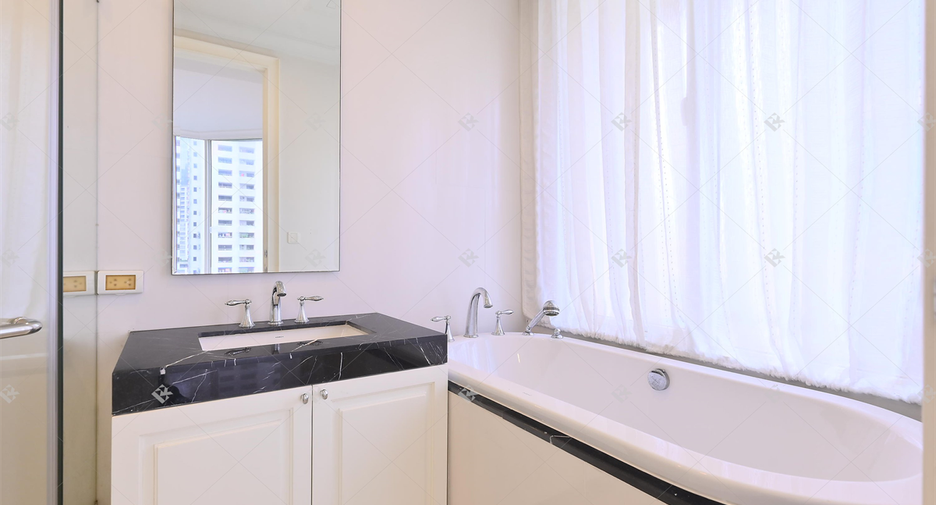 For rent 3 bedrooms condo in Watthana, Bangkok
