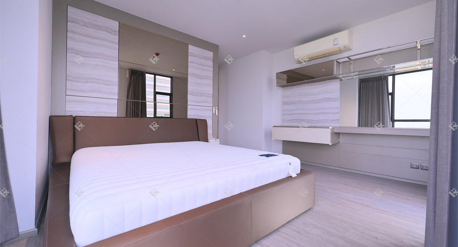 For rent 2 bedrooms condo in Watthana, Bangkok