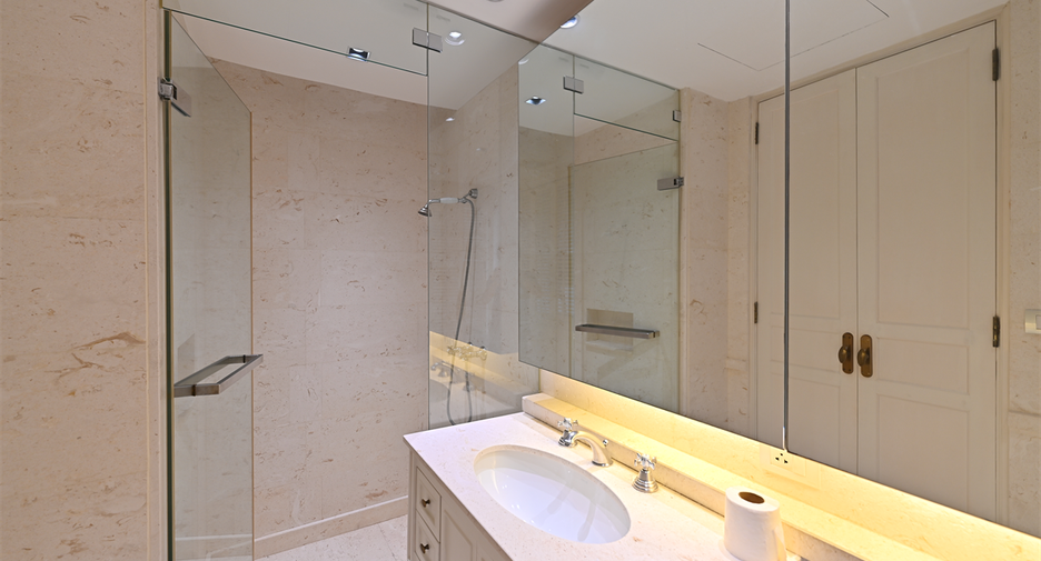 For rent 1 bed condo in Pathum Wan, Bangkok