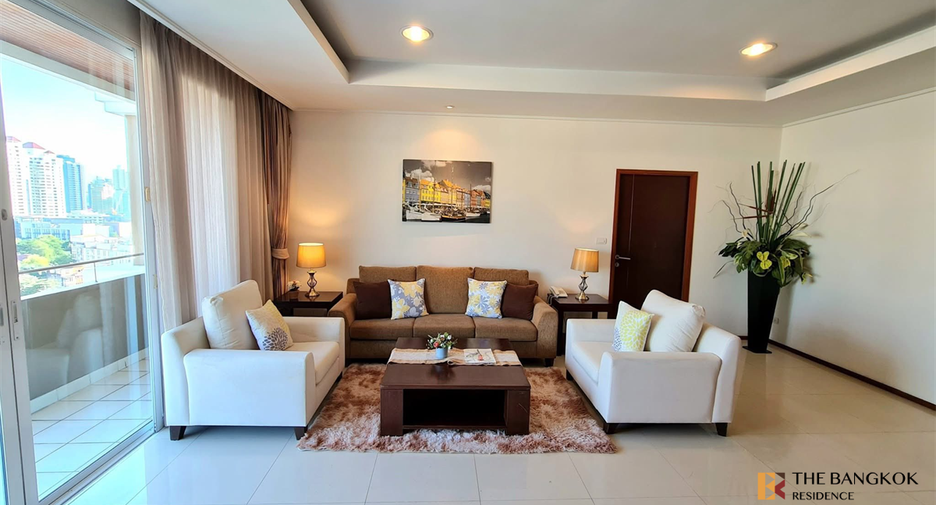 For rent 3 bedrooms condo in Watthana, Bangkok