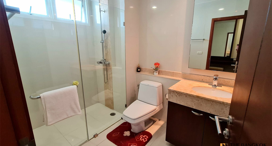 For rent 3 bedrooms condo in Watthana, Bangkok
