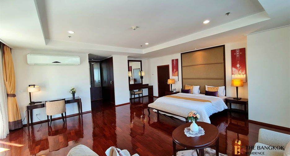 For rent 3 bedrooms condo in Watthana, Bangkok
