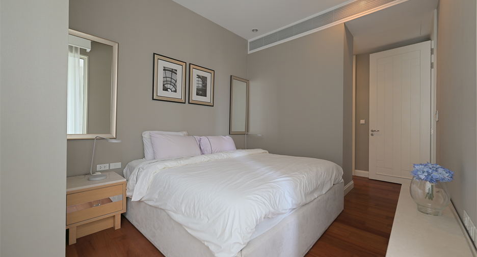 For rent 2 bedrooms condo in Pathum Wan, Bangkok