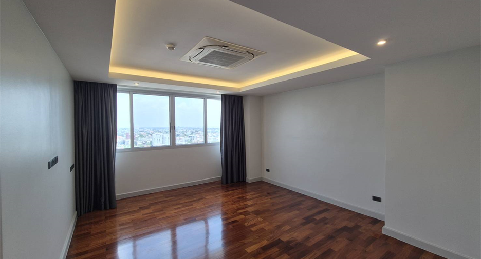À louer 4 chambres condo à Watthana, Bangkok
