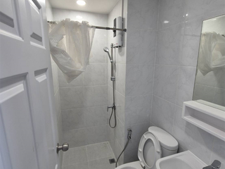 Condo en alquiler de 4 habitaciones en Watthana, Bangkok