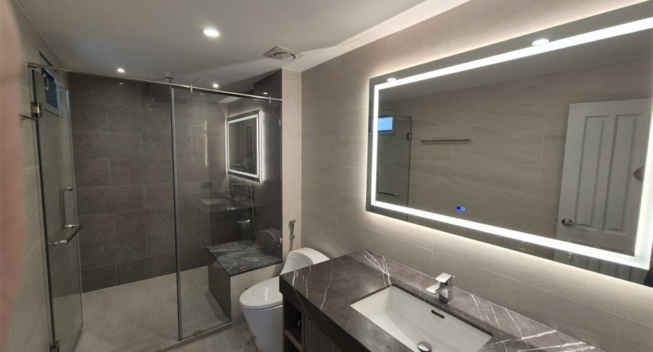 À louer 4 chambres condo à Watthana, Bangkok