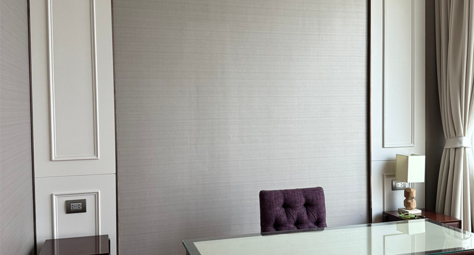 For rent 2 bedrooms condo in Pathum Wan, Bangkok