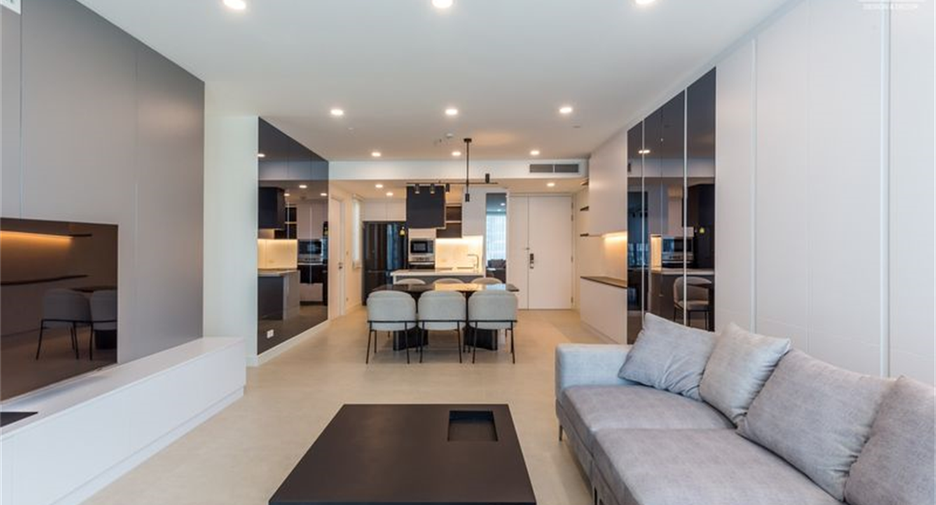 For rent 3 bedrooms condo in Khlong Toei, Bangkok