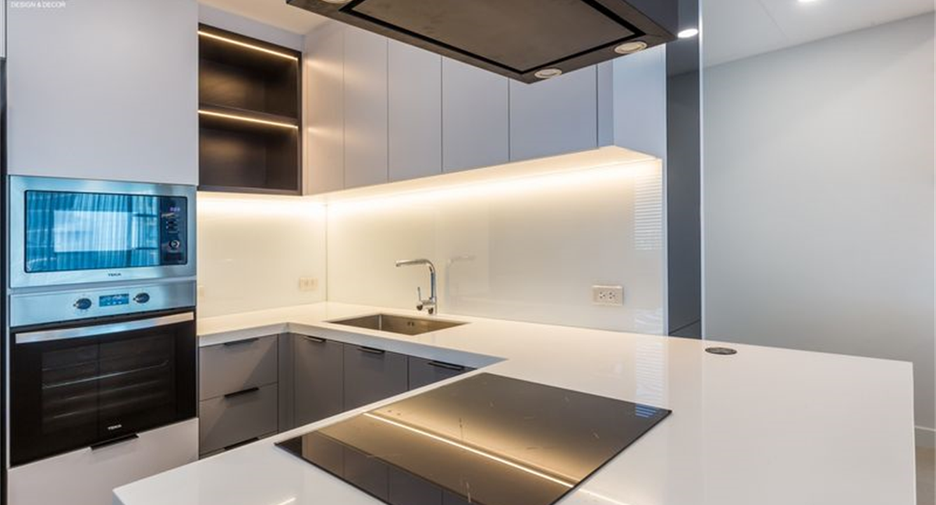 For rent 3 bedrooms condo in Khlong Toei, Bangkok