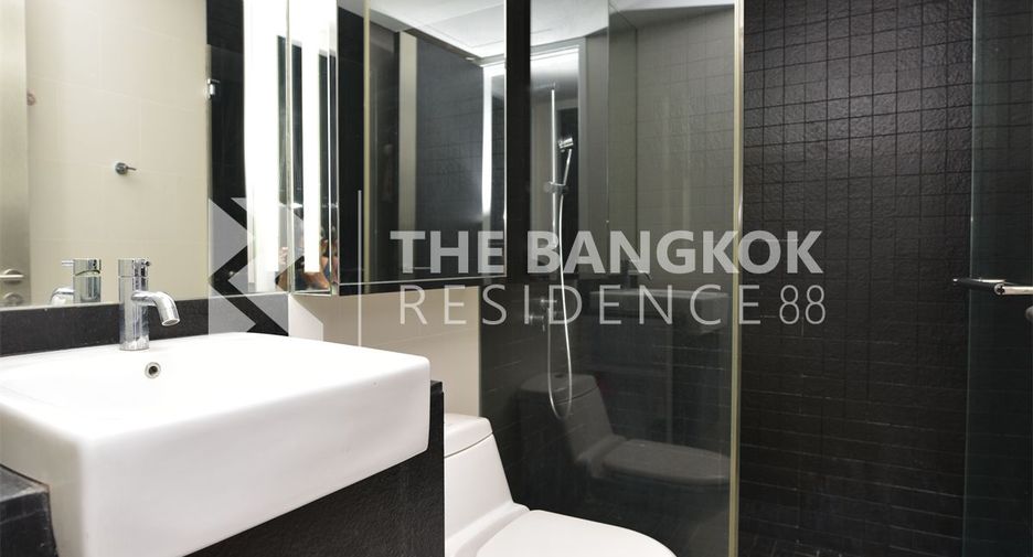 For rent 2 bedrooms condo in Yan Nawa, Bangkok