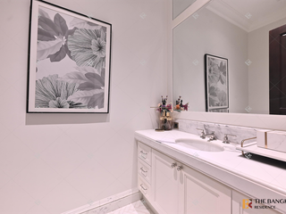 For rent 3 bedrooms condo in Pathum Wan, Bangkok