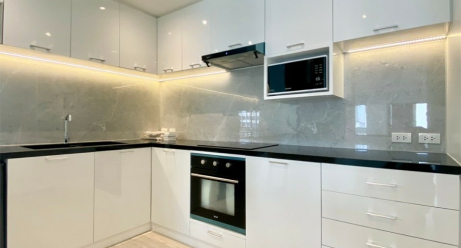 For rent 2 bedrooms condo in Bang Rak, Bangkok