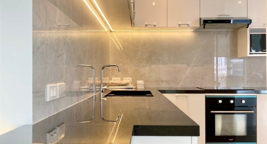 For rent 2 bedrooms condo in Bang Rak, Bangkok