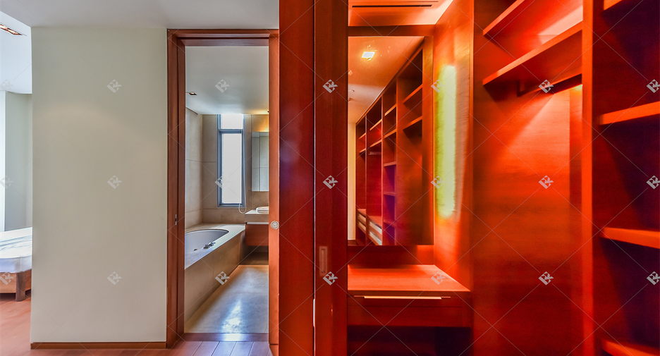 For rent 2 bedrooms condo in Sathon, Bangkok