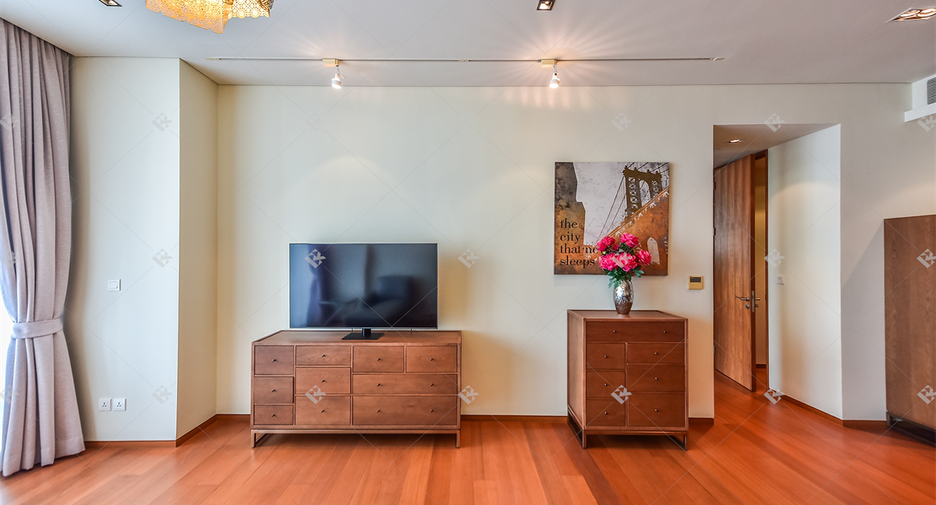 For rent 2 bedrooms condo in Sathon, Bangkok